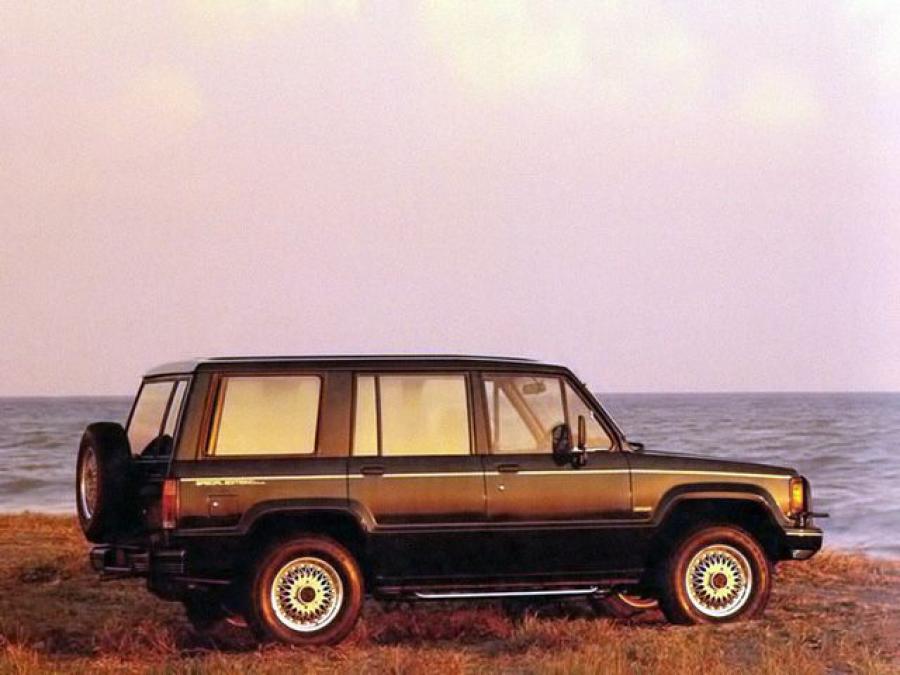  Isuzu Bighorn Lotus Special Edition 1989 года  (фото 2 из 2)